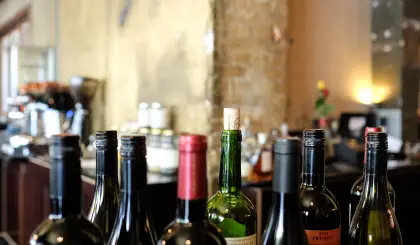 Ogni 5 cartoni, 3 bottiglie di vino in omaggio per te!